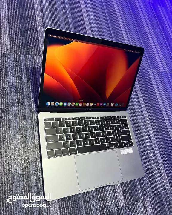 مميز جدا وبحال الوكاله MacBook pro 2018 core i7 16ram 256 hard 16in