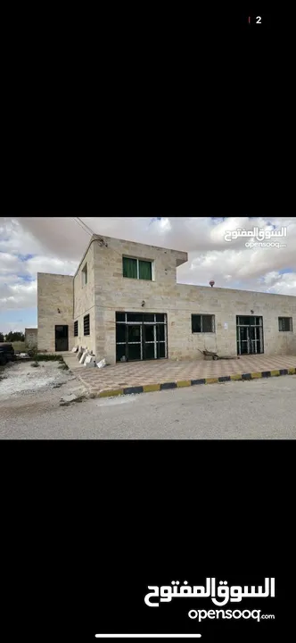 مجمع تجاري وطابق سكني مساحة البناء الأرضي (المجمع) 400 م2 والطابق الأول (سكني) 150 م