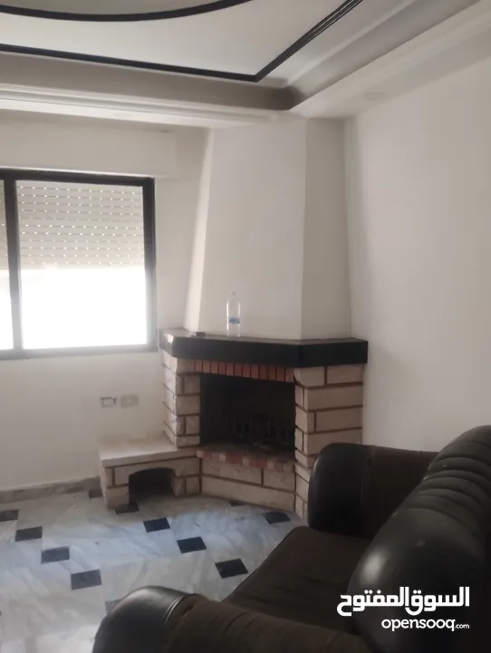 شقه للبيع طابق اول 200