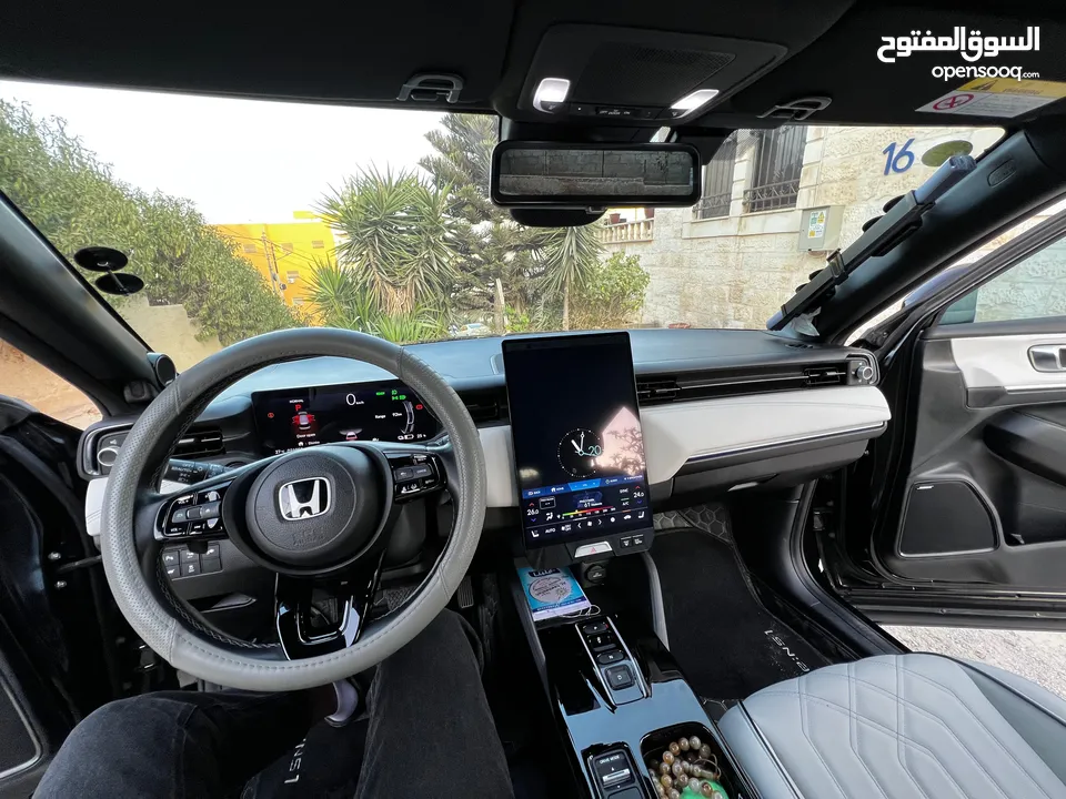 Honda E:NS1 E4 electric 2023  هوندا e:ns1 فئة E4 فل اضافات، اسود ميتاليك، داخليه لون ابيض فخمة