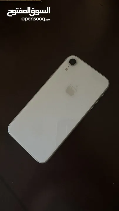 iPhone XR أبيض بحالة ممتازة جداً، لم يُفتح أو يُصلّح نهائيًا، نظيف وكأنّه جديد.