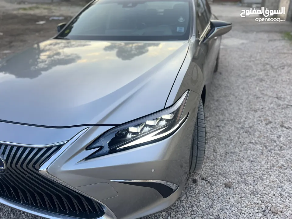 ‎لكزس 2021 lexus ES300h 2021  وارد كندا استخدام شخصي في كندا و الأردن السيارة غير مجمرة