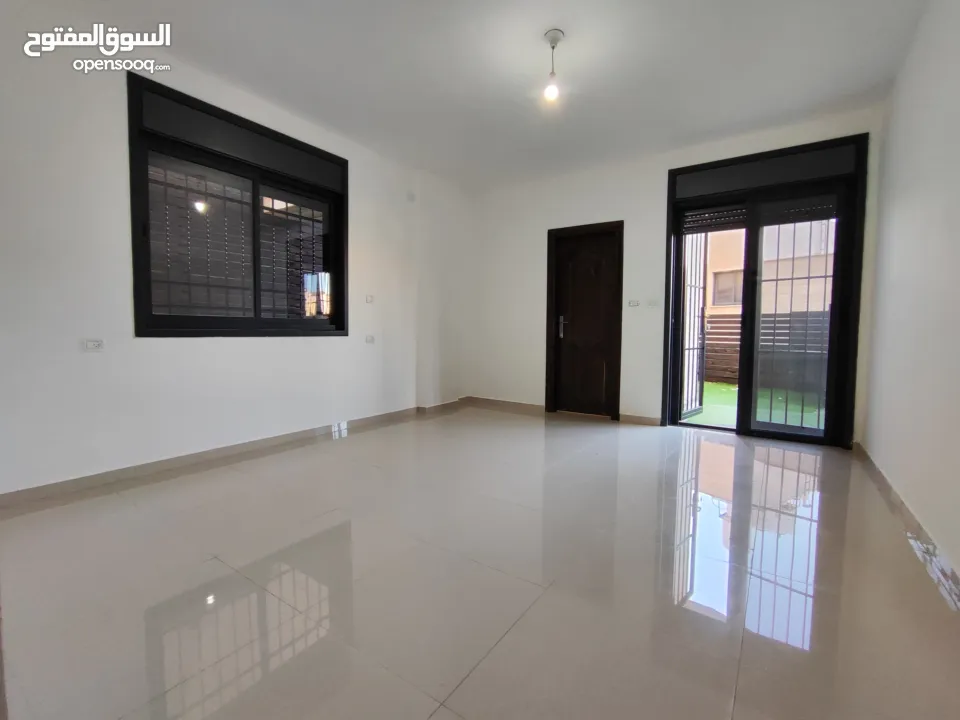 شقة مع حديييقة للايجار في عين مصباح