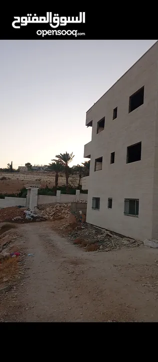 ارض بشيكل اشتري العمارة واحصل على الارض بلمجان 500 متر مربع بيت لحم الشواورة واصلها جميع الخدمات
