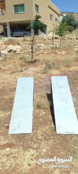 بيع حامله للسيارات وعرضها