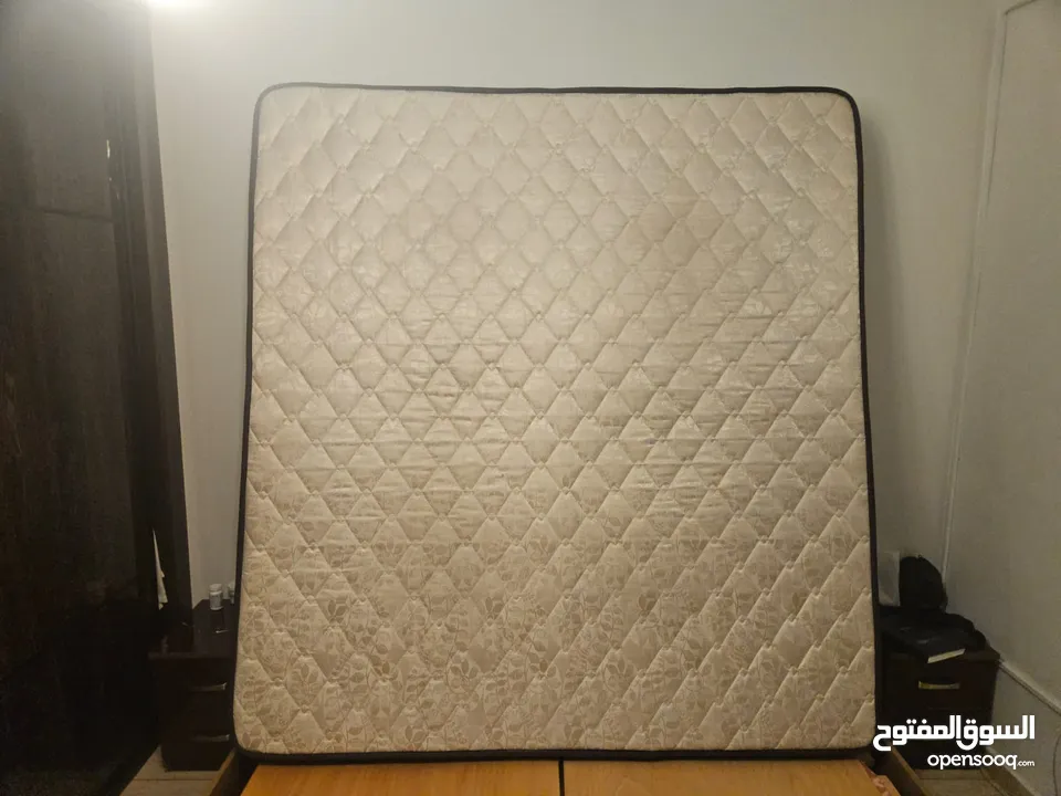 فرشة اسفنج زنبركية مزدوج 190x200 مستعملة بحالة جيدة جدا