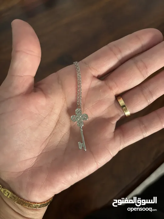 Swarovski key necklace - worn once. In very good condition.
