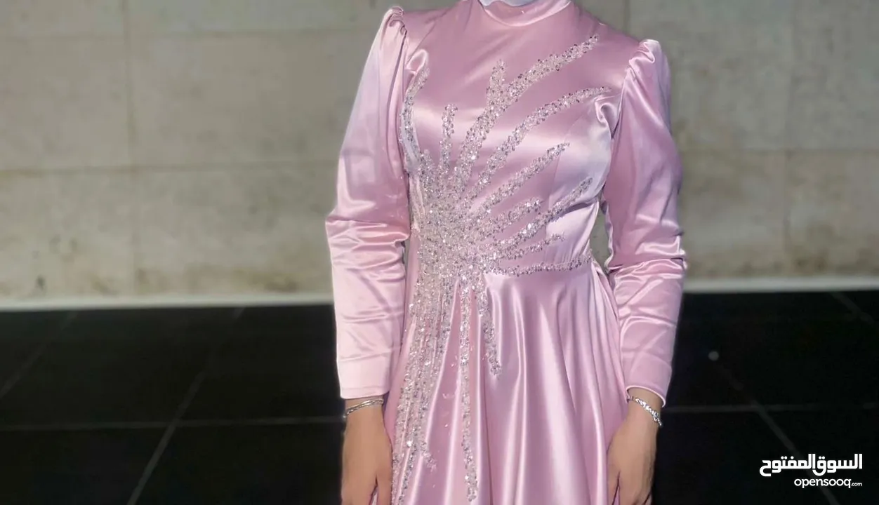 مجموعة فساتين للبيع