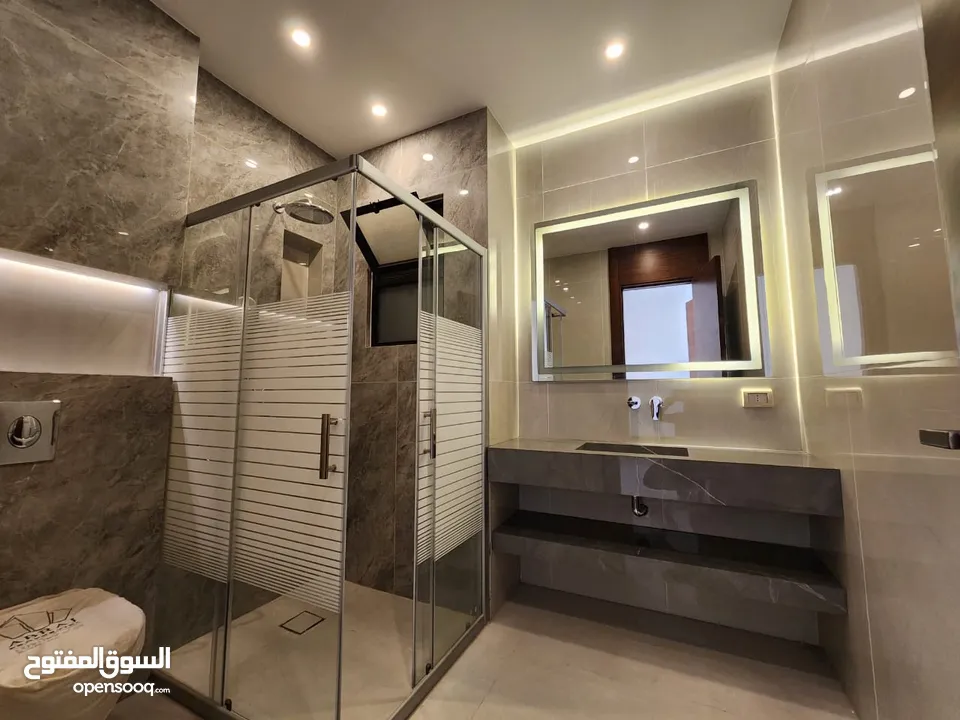 شقة طابقية فاخرة للبيع في عبدون  ref : 14389