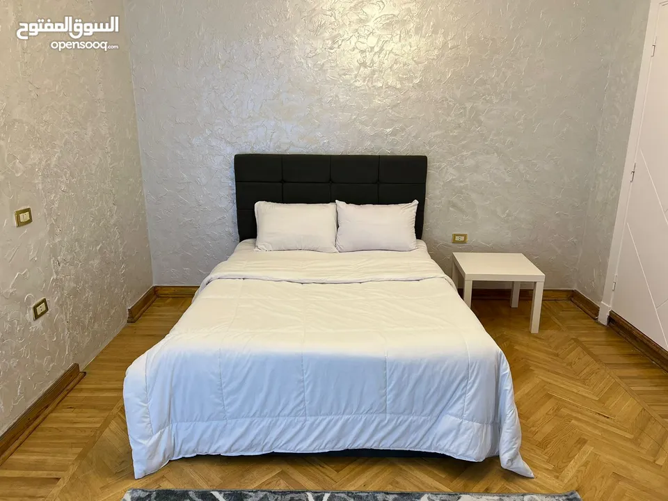 شقة فندقية بالزمالك إطلالة جزئية على النيل لسة جديدة اول سكن 3 نوم 2 حمام للايجار اليومي و الشهري