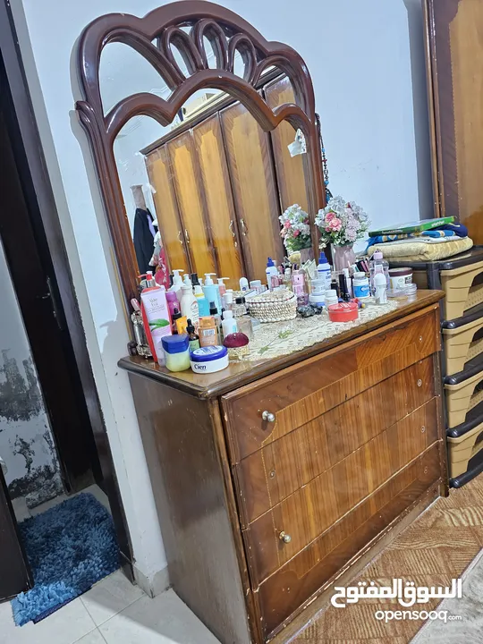 أغراض للبيع بداعي السفر موجودين في عمان ضاحية الأمير حسن غرفة نوم. مجلس عربي. فرن. محضرة. كفر كنب