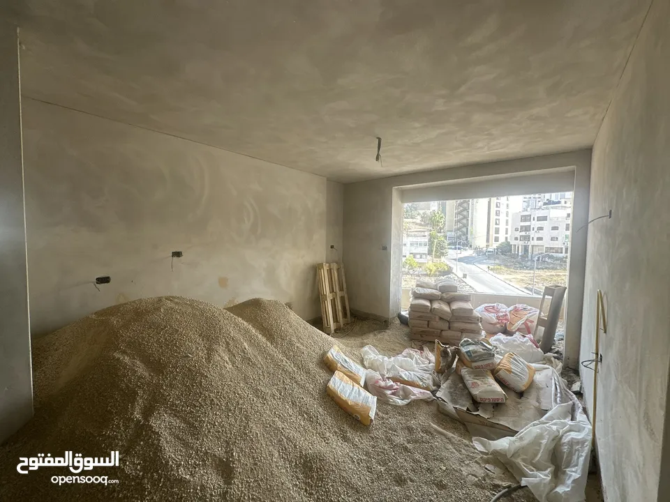 تملك شقة 93 متر تبعد 500 متر فقط عن مركز رام الله في منطقة عين مصباح