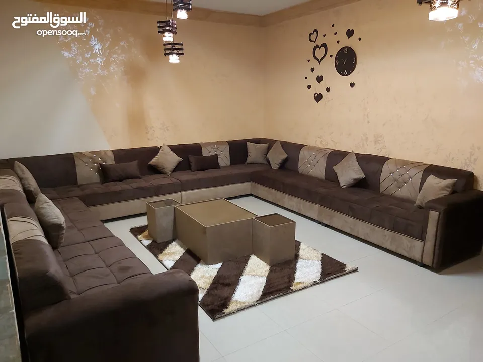 جلسات خليجية 20 مقعد طقم طربيزات ومراكي + 15 قورن