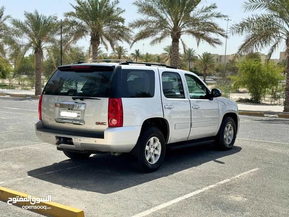 GMC Yukon 2014 (Silver)