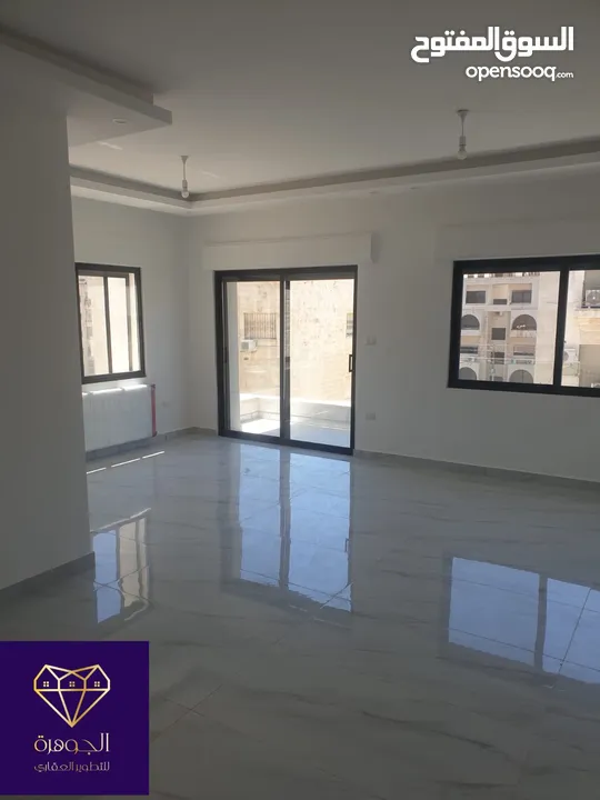 طابق اخير مع روف دوبلكس فاخر لم يسكن لقطه وبسعر مغري جداااا عرض خاص يا بلاش في أرقى واجمل مناطق خلدا