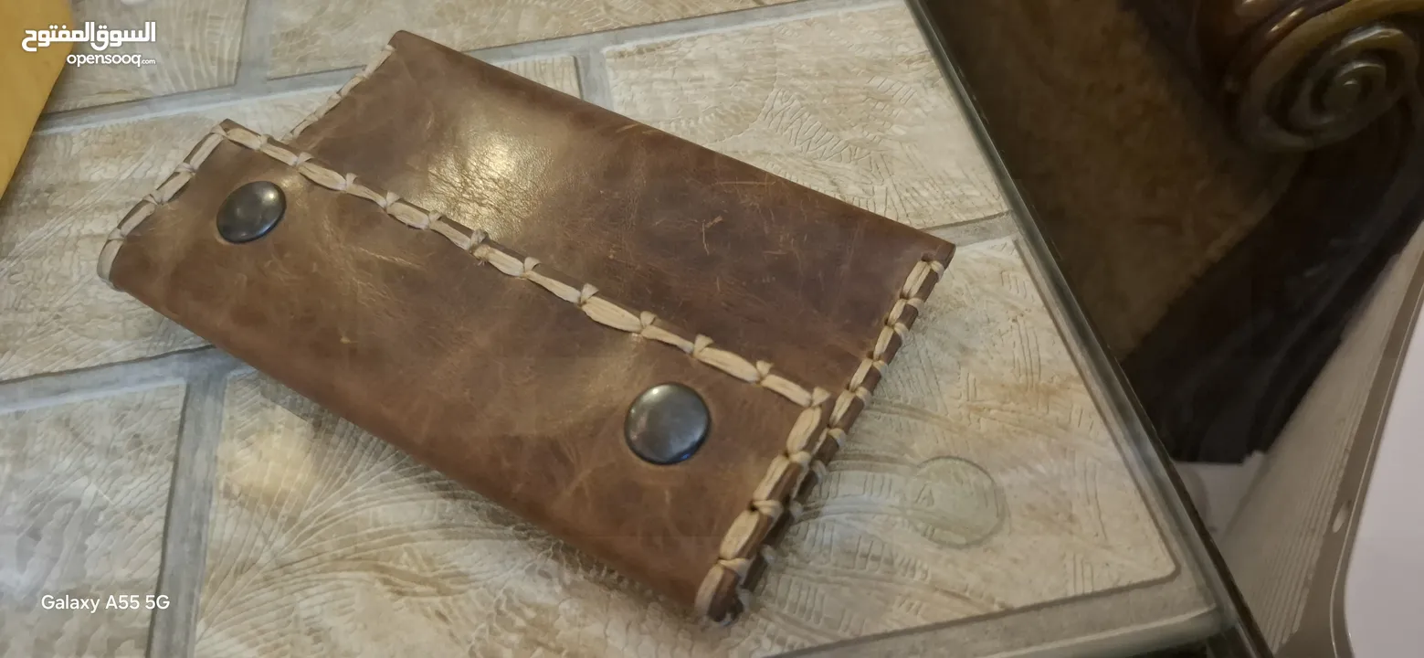 محفظة ايطالي صنع يدوي HandMade جلد طبيعي صافي اصلي من الداخل والخارج (جديدة)  حجمها ممتاز مناسب لاي