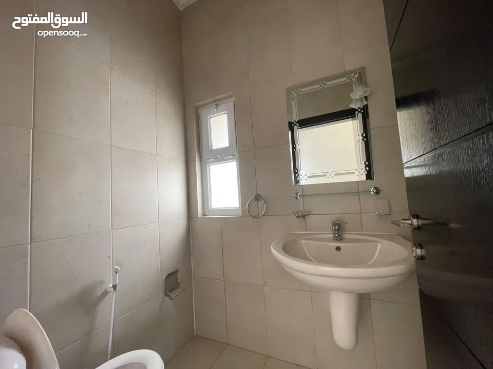 شقة غير مفروشة في دير غبار ( Property 39510 ) سنوي فقط