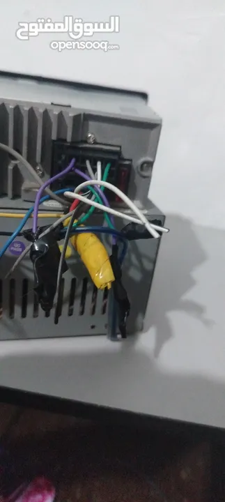 مسجل مربوط على محول يعمل على كهرباء البيت او السيارة او بطارية الدراجه او البسكليت