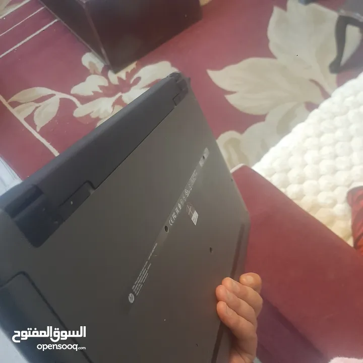 لابتوب hp حجم كبير بدون مشاكل نقرات خفيفة في الإطار شغال فحص i3 جيل خامس مع شاحن فقط رقم تحت