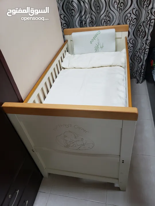 سرير اطفال نظيف جدا للبيع