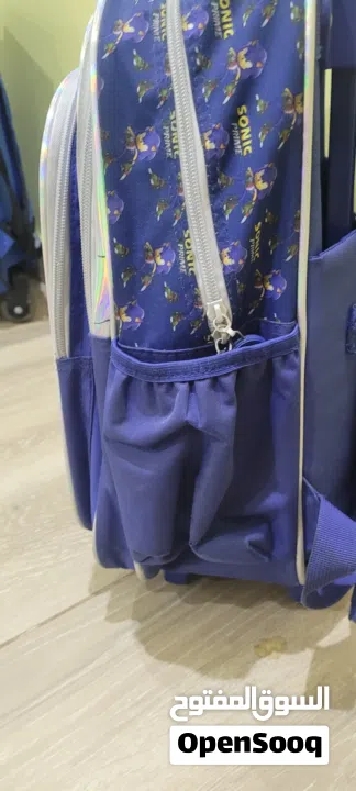 حقيبة اولاد مدرسية ذات جودة عالية و استعمال و حفاظ على الحقيبة بحالة ممتازة شبه جديدة و لا عيوب