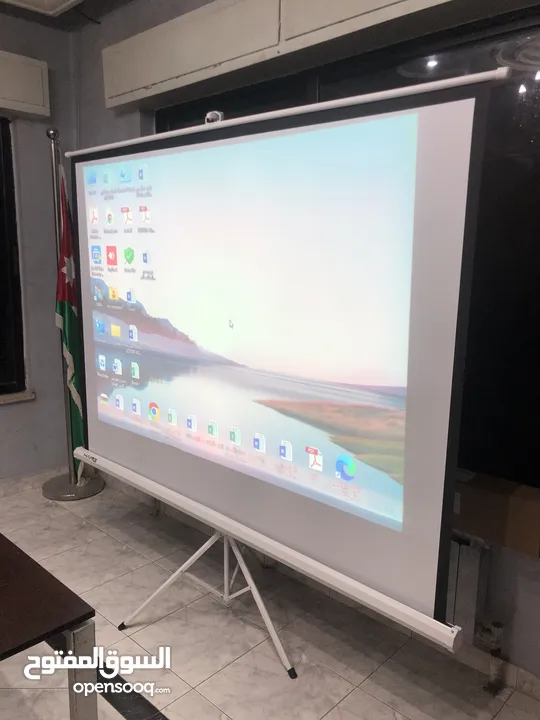 شاشة بروجكتر و بروجكتر