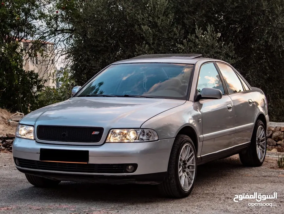 اودي A4   فتحة سقف  جنط مغنسيوم  مسجل شاشة