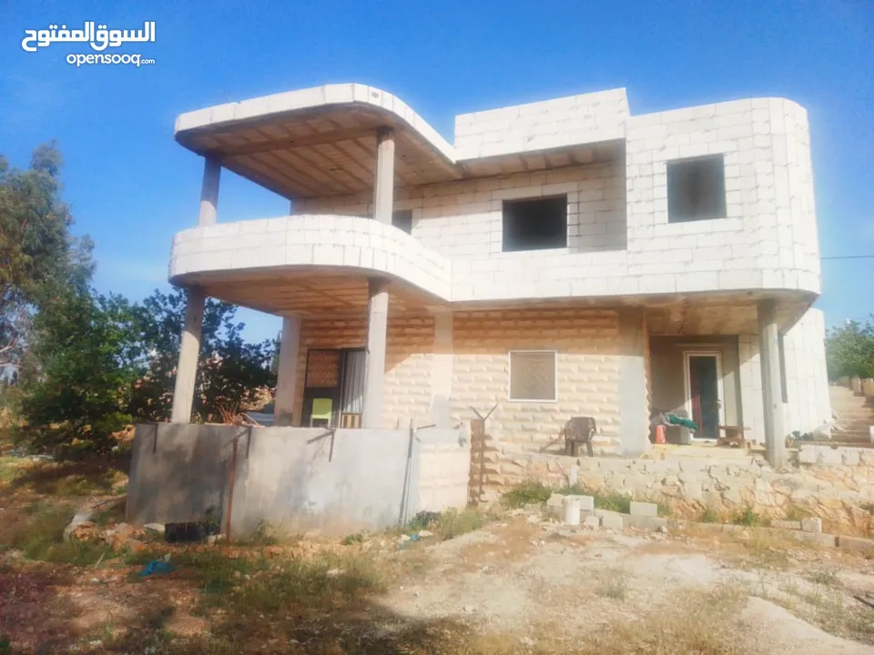 ارض وبيت طابقين