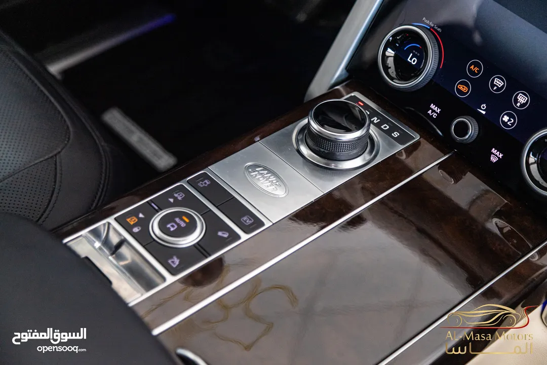 Range Rover Vogue Hse 2020 Plug in hybrid   السيارة بحالة الوكالة و قطعت مسافة 50,000 ميل فقط