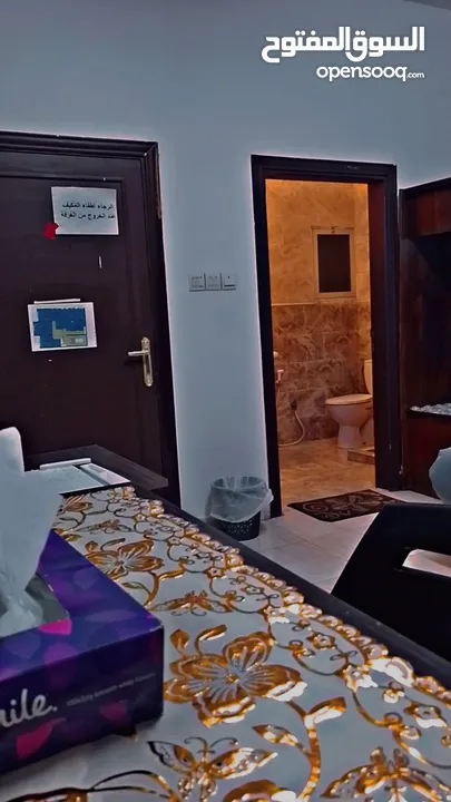 فندق للبيع ( خلو ) وليس عقار البيع يشمل ( اثاث ورخصه الفندق فقط )