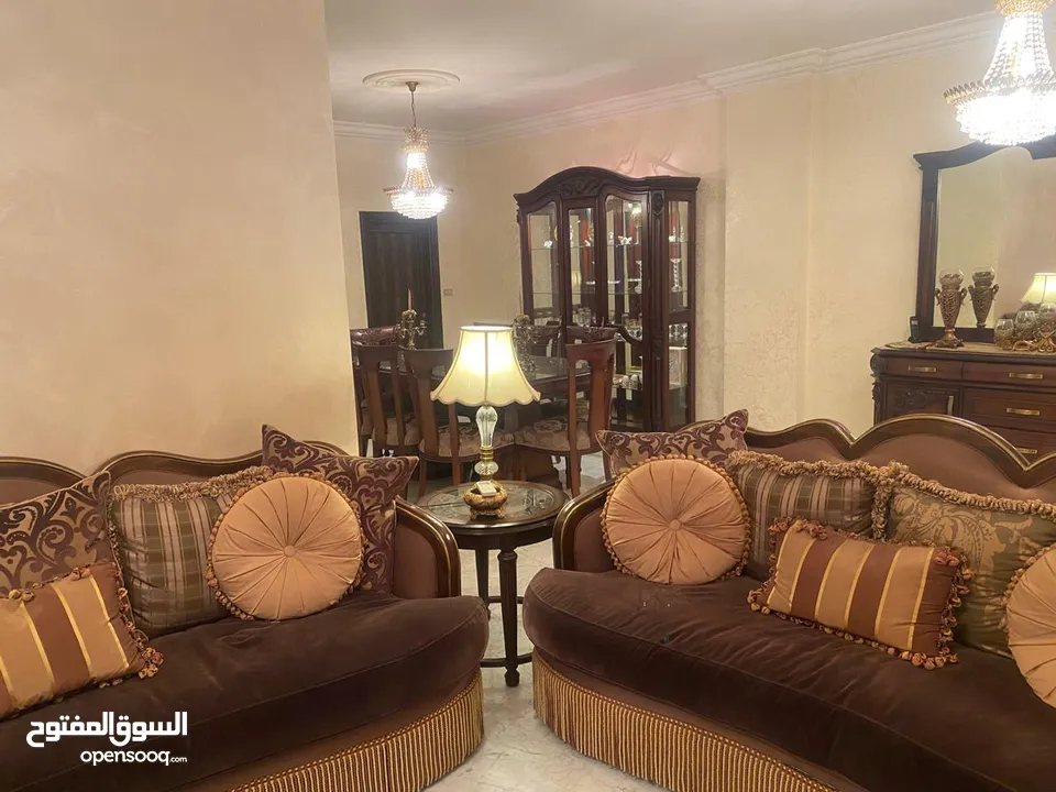 للبيع: طقم كنب صالون فاخر بمواصفات راقية وجودة عالية