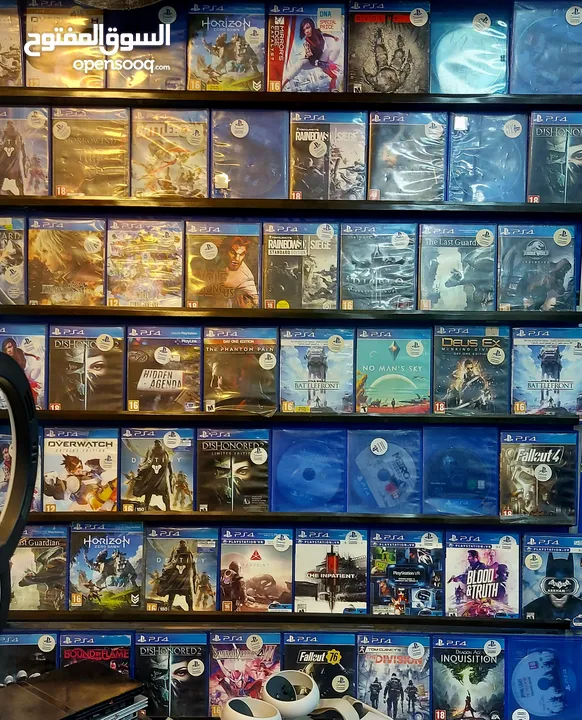 سيديات وألعاب بليستيشن 4 وثري مع توفر خدمة توصيل