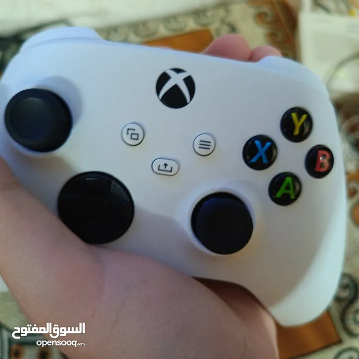 إكس بوكس سيريس اس الجهاز مستعمل شهرين فقط ومافيه إشي بس حاب أبدل على بلايستيشن 5 سليم