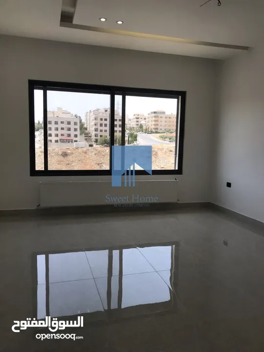 شقة فاخرة للبيع في الكرسي - خلف إدارة السير طابق اول 165م تشطيب سوبر ديلوكس لم تسكن