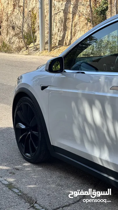 Tesla performance 2019  Sport 700 hp  0-100 km in 2 seconds  For sell 36500 قابل للتفاوض