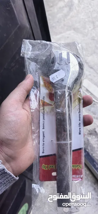 شوك ال 12 حبة فقط بنصف دينار جديد و أداه تقطيع البيتزا فقط بربع دينار و ملاعق صغيره و ملاقط الاكل