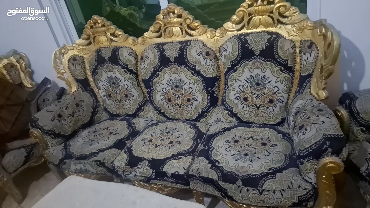 كنب حفر كلاسيكي مع طاولات رخام