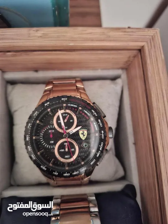 فاري ferrari روز جولد rose gold من الداخل اسود