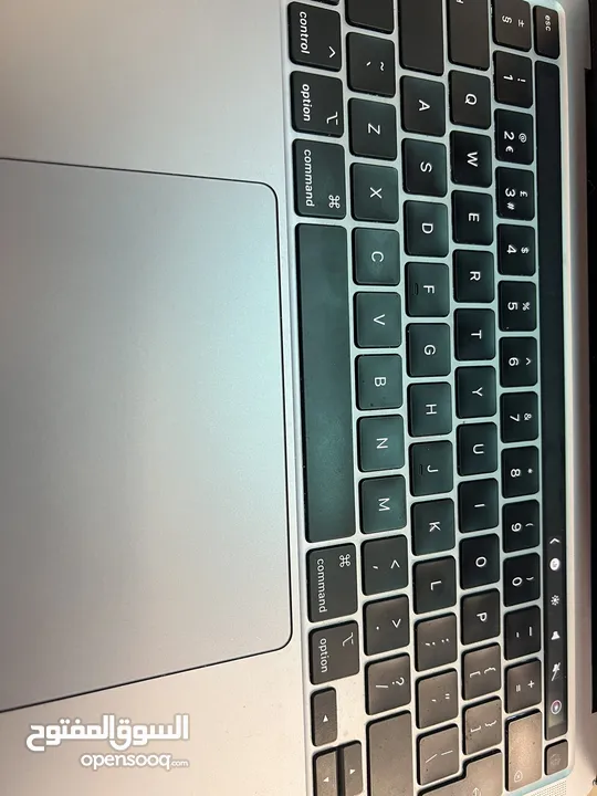 MacBook pro M1 2020 للبيع بحالة جيدة جداً مستعمل للدراسة مساحته 245