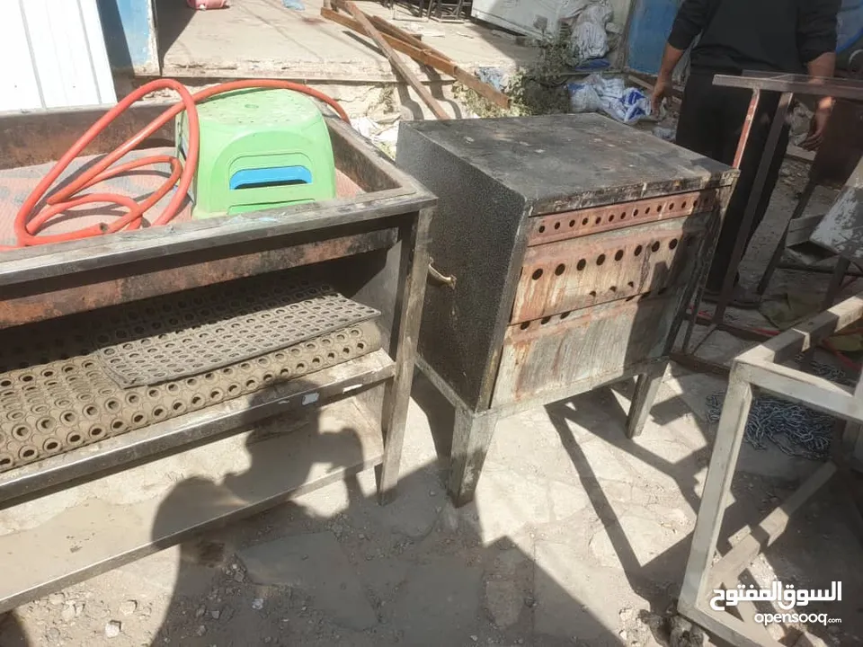 معدات مطعم متنوعه مستخدم نظيف للبيع اغلب المعدات جديده ولم يتم استخدامها وبحاله ممتازه والسعر مغري
