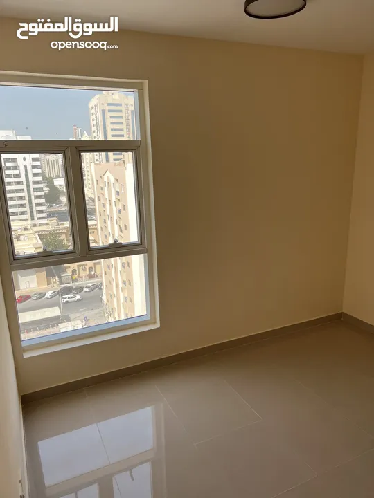 شقة للبيع جاهزة  في برج افاميا2 ( القاسميه الشارقه )مقابل ميغا مول  غرفتين وصاله ومطبخ و2 حمام