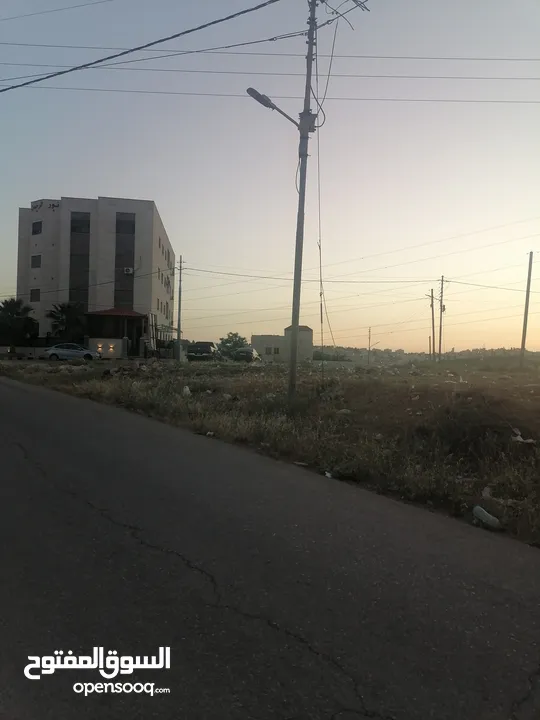 عده قطع قرب شارع المطار اليادوده