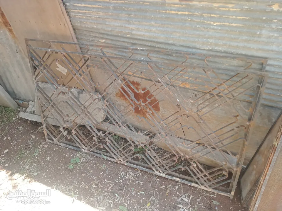 بوابات حديد وشبابيك وشبكات ومناخل للبيع