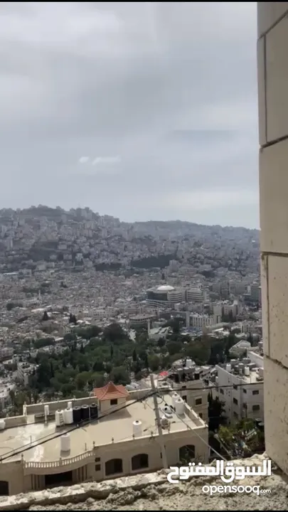 شقة ب اطلالة مميزة في شارع ابو بكر الجبل الشمالي نابلس