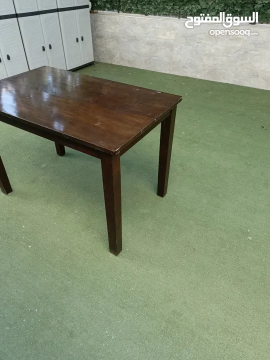 طاولة مطبخ أو سفرة صغيرة