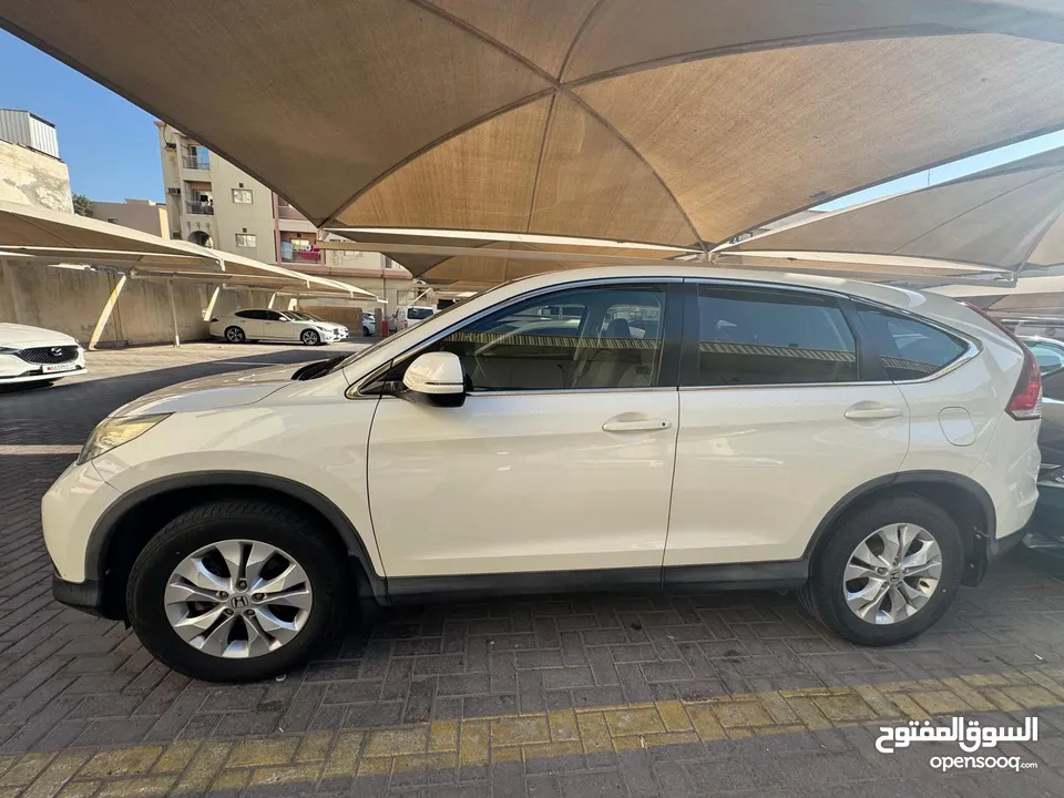 Honda cr-v  2014  white GCC specs