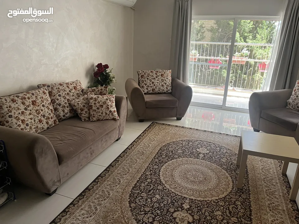 غرفه جلوس بحاله جيده للبيع