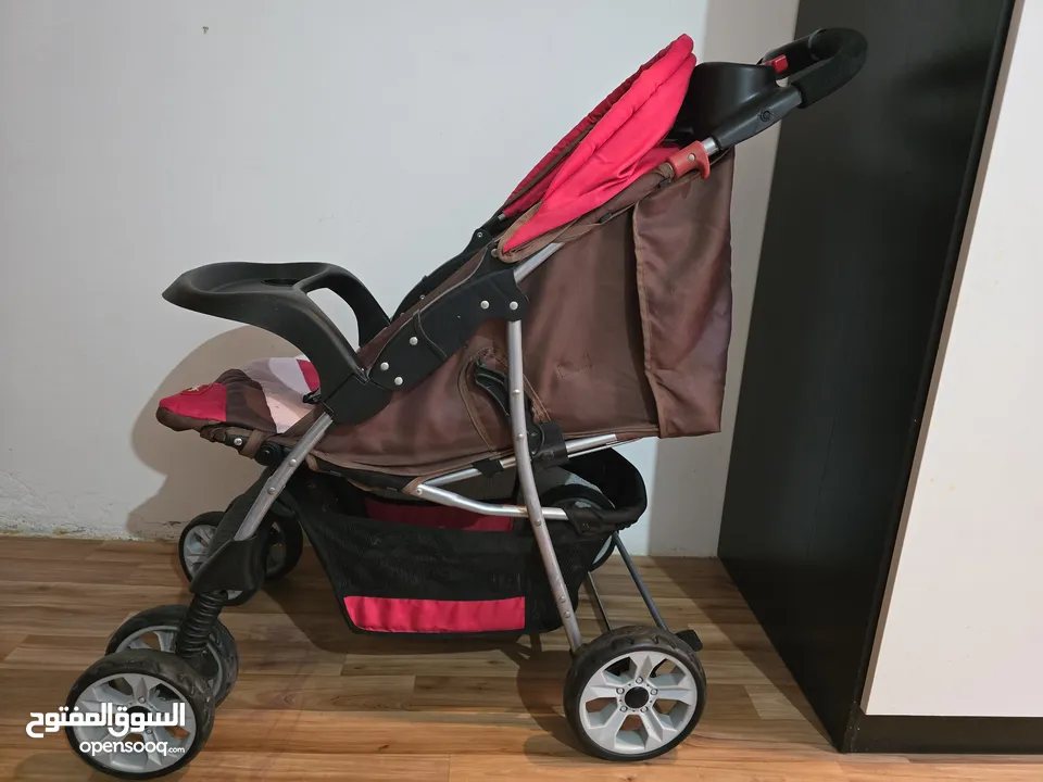 عربة أطفال من جونيورز في حالة ممتازة Baby Stroller from Juniors in an excellent condition