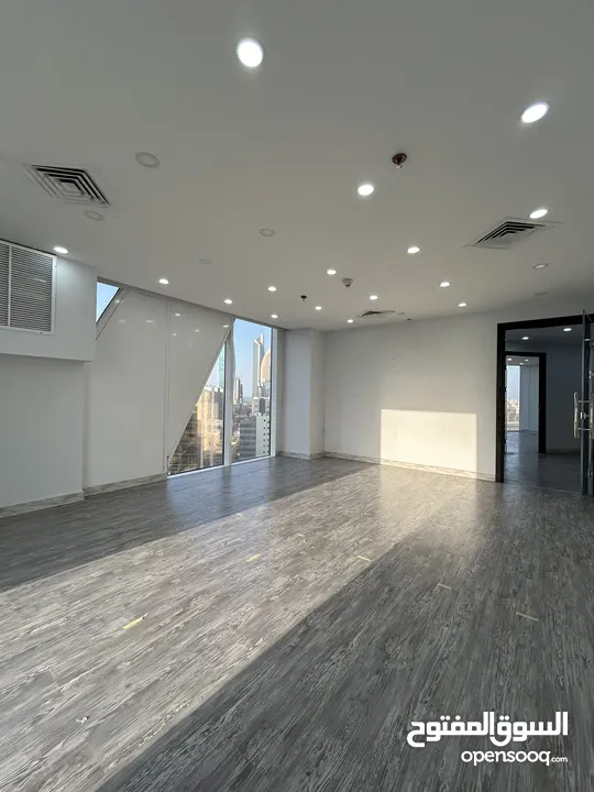 للإيجار مكتب 135 - 3 ارقام اليه ايجار 1350 office for rent in qiblah 135