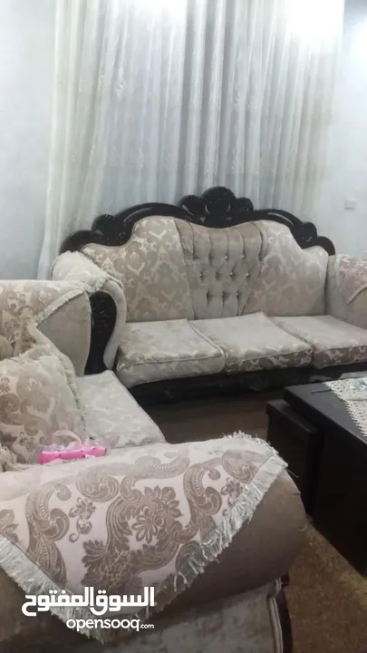 كنب للبيع مع طاولاتو
